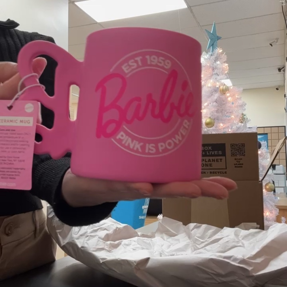 Barbie Pink Mug 21 oz - Picture 4 of 5